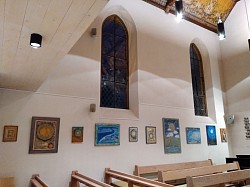 Johanneskirche Altenbach mit Ausstellung von Lisa Lippuner